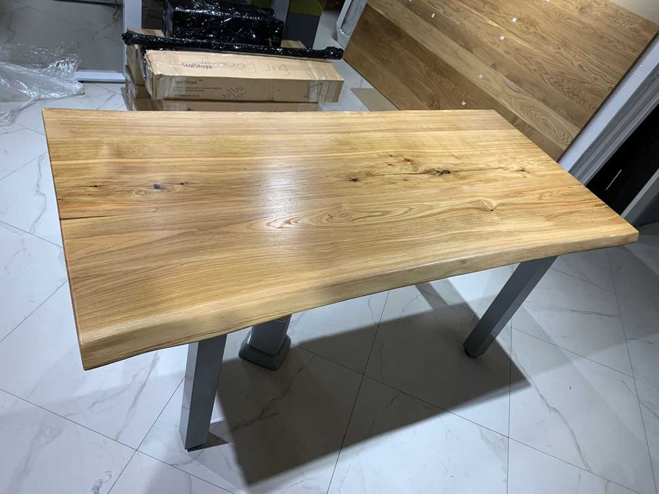 Стол с электроприводом для офиса или геймеров