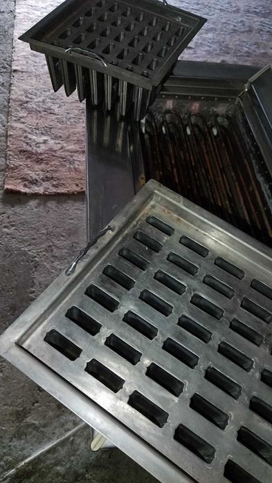 KIT utilaj produs Inghetata pe băț kit complet NOU Utilaj frigorific, bazine 1 degivrare si 1 glazurare, 2 faguri x 35 alveole, 4 suporti betisoare