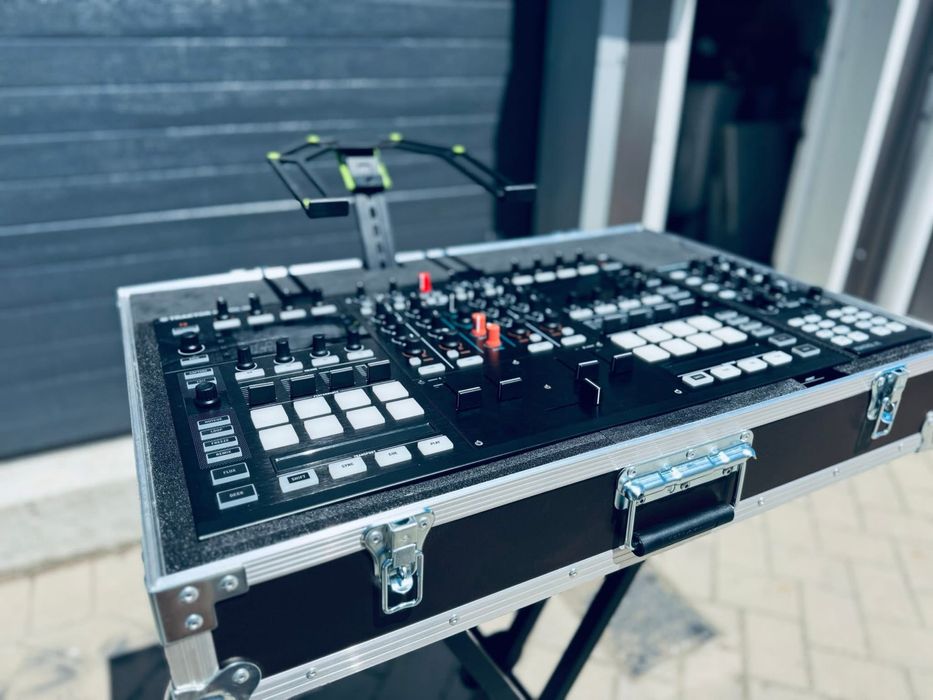 Traktor S8 X1 Mk2 si flightcase dedicat setup DJ Consola