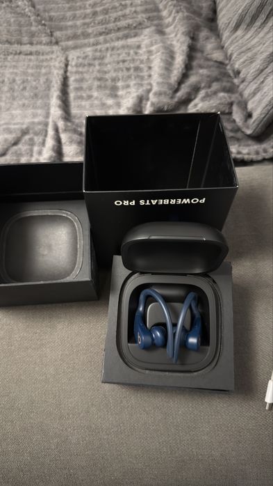 Powerbeats Pro –Doar casca stanga functionala, autonomie excelentă