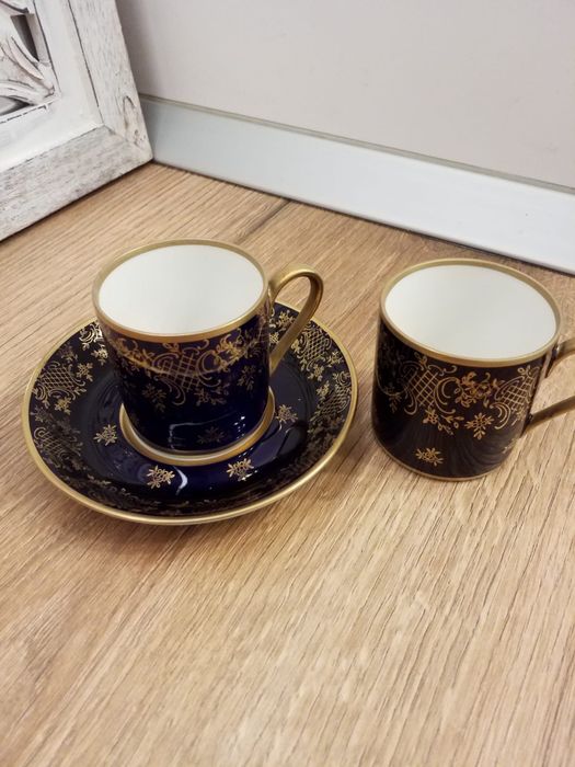 Set ceașcă și farfurie din porțelan și cobalt.