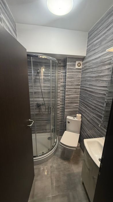 Închiriez apartament, în spate la mall blocurile vezi