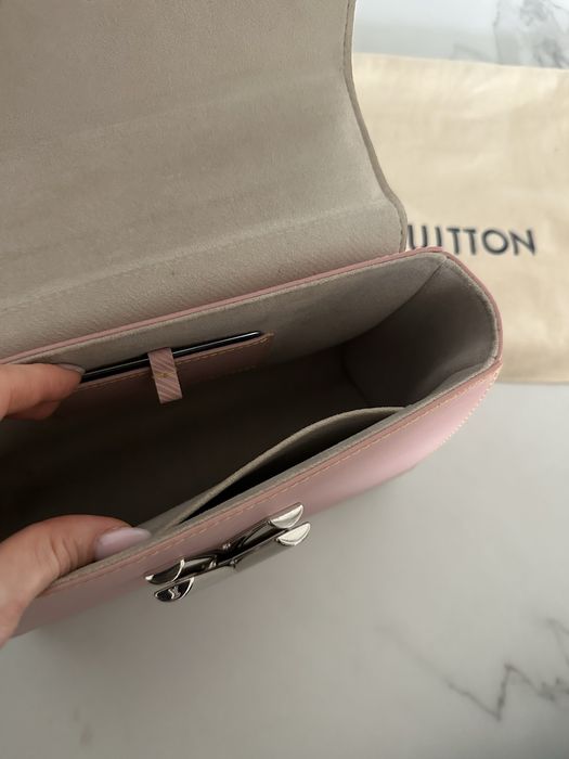 Чанта Louis Vuitton Twist PM