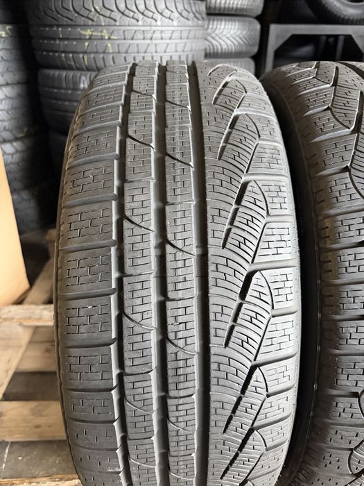 2 anvelope iarna ca NOI 235/45/20 , Pirelli , 7.5 mm !