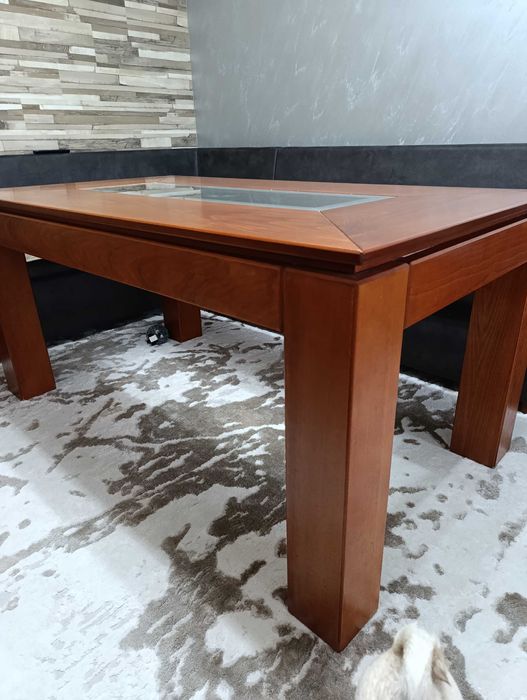 Продавам холна маса