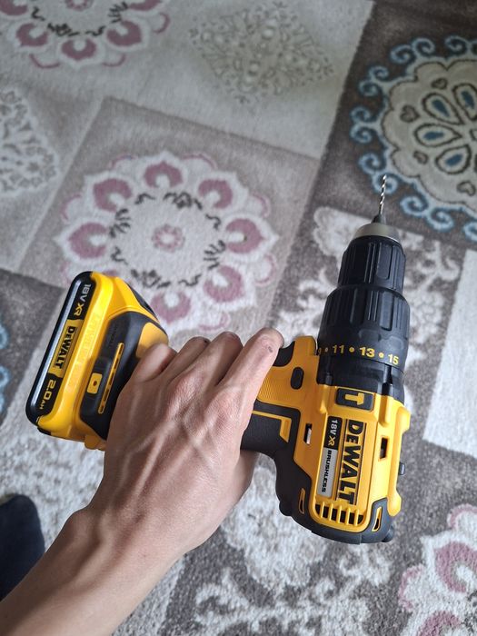 Шуруповерт dewalt