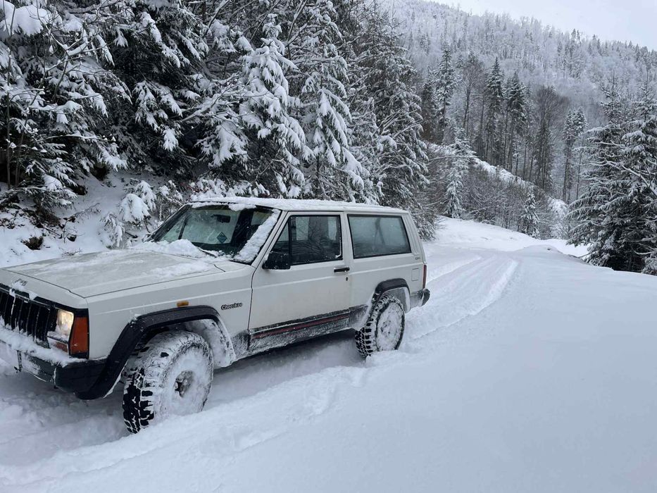De vânzare Jeep Cherokee XJ 2.5 Diesel – 116 CP