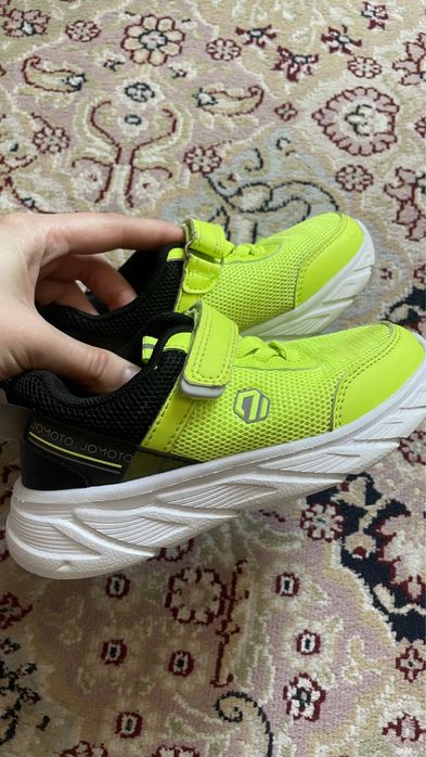 Детские кроссовки