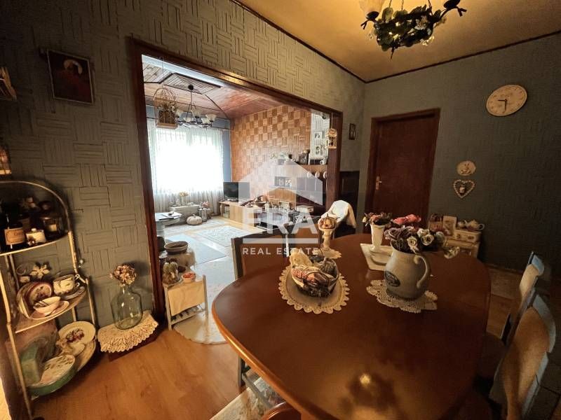 Артистичен тристаен апартамент в  сърцето на кв. Оборище