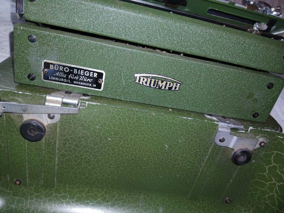 Стара пишеща машина