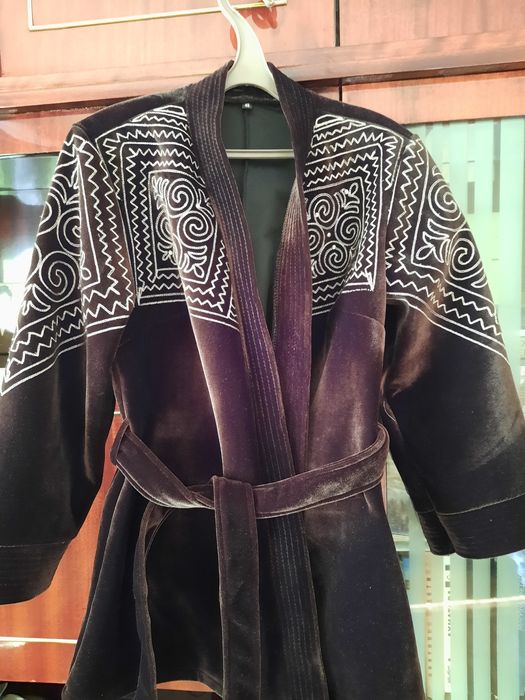 Продам  камзол муж и женЖенскоенское и другие вещи. Дёшево 7