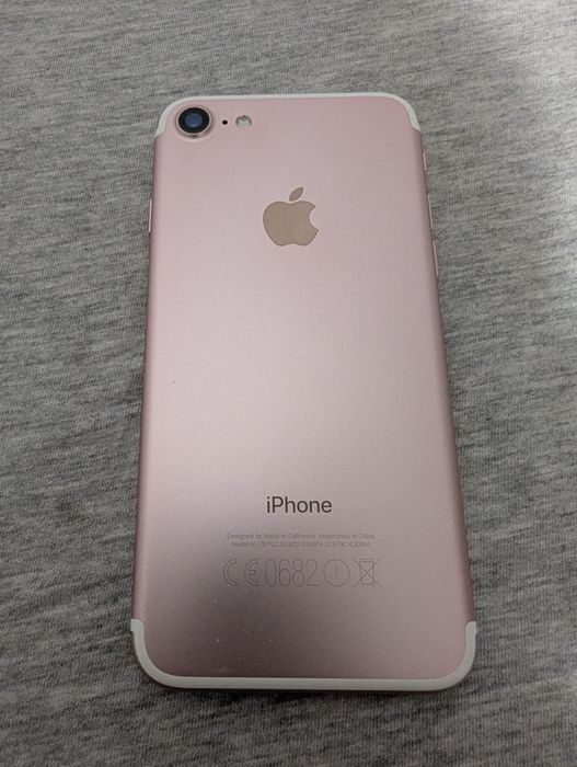 Vând iPhone 7 impecabil 100% baterie 32GB