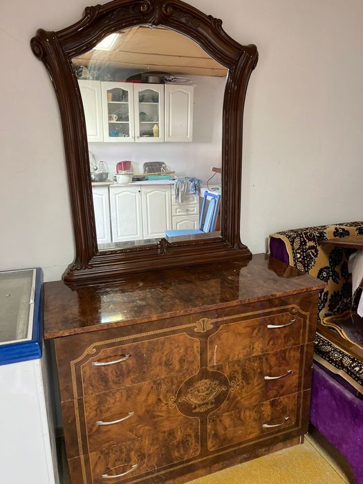 Зеркало и комод 30000 тг