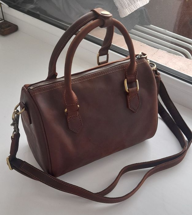 Продам женскую кожаную сумку