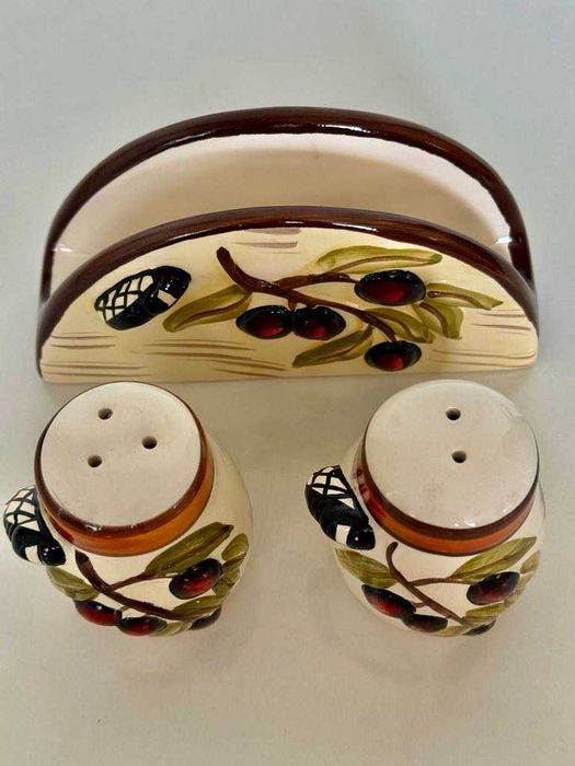 Сет за сол, пипер и салфетник