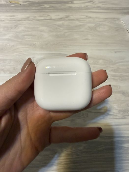 Продам кейс от airpods 4