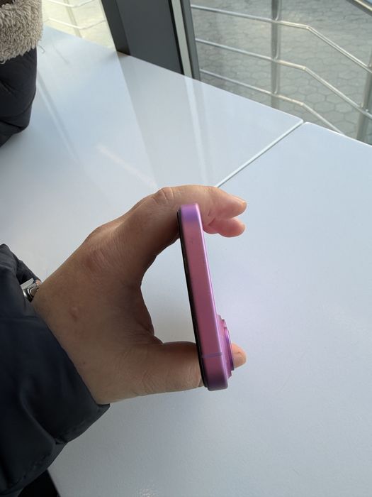 Продаю iphone 16