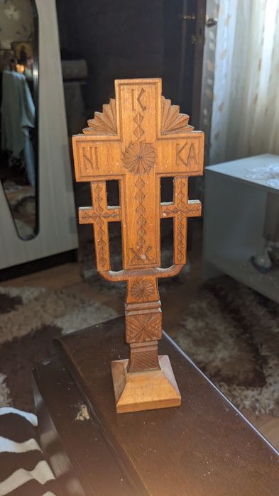 troiță sculptată în lemn