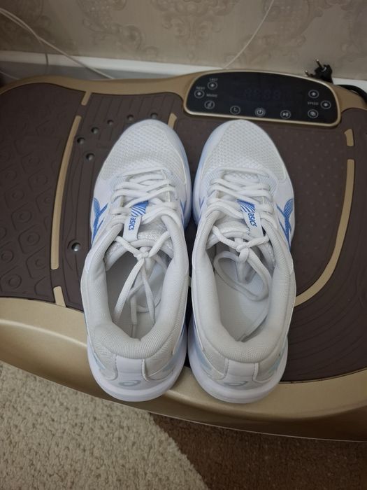 Asics volleyball shoes