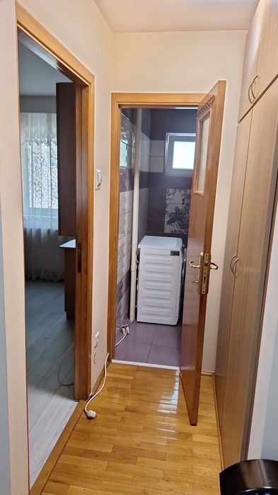 Închiriez apartament cu 2 camere