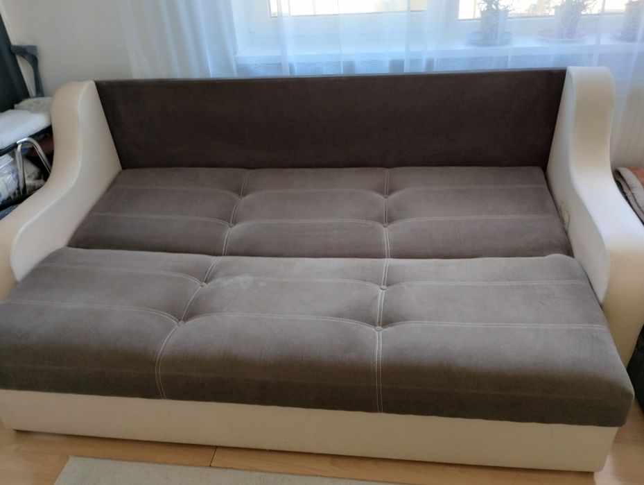 Vând canapea stare bună!