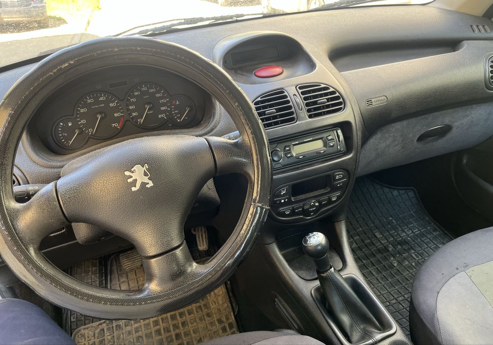 Лек атомобил Peugeot 206