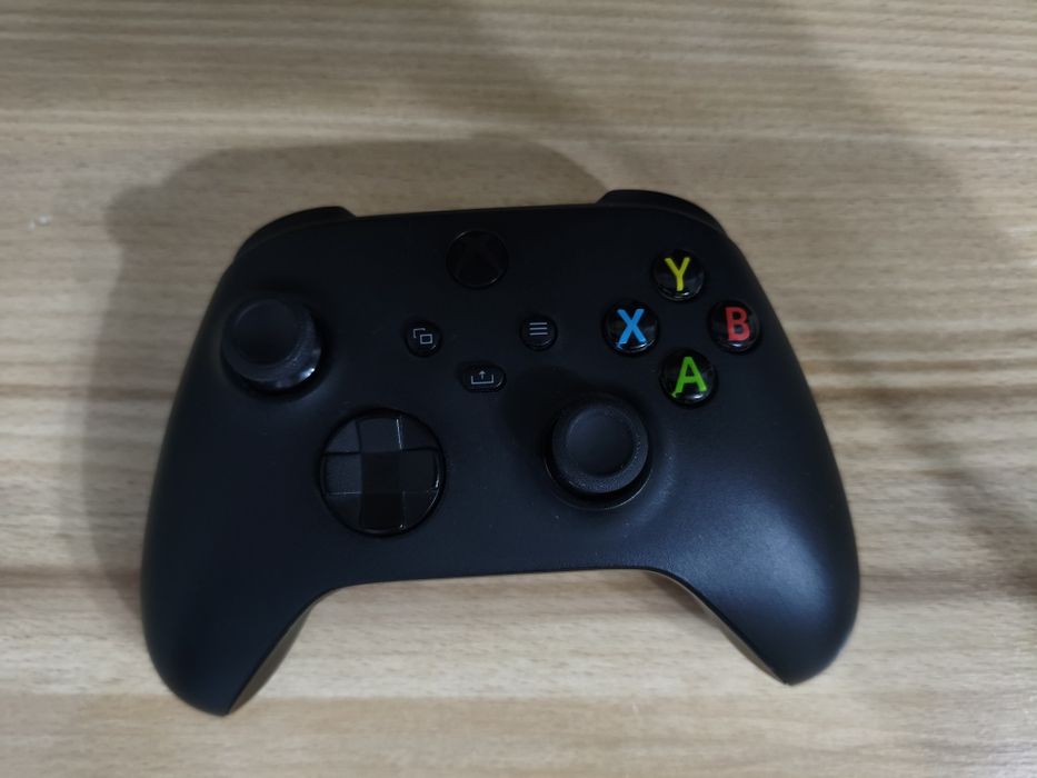 Xbox series x 1 terabyte  + Джойстик
