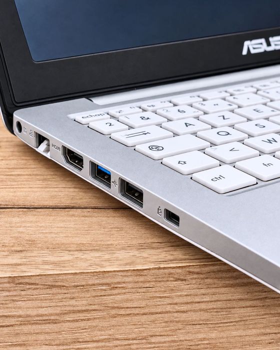 Laptop ASUS X201E / Linux Machine