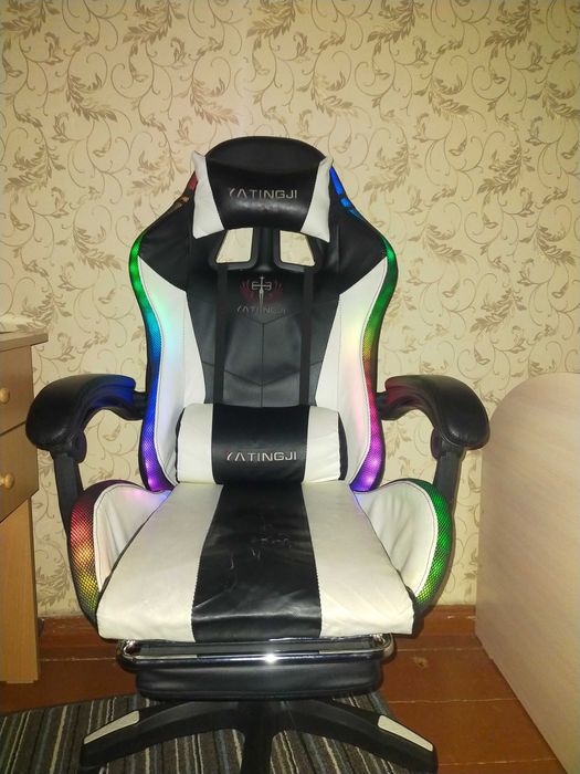 Продам игровое кресло
