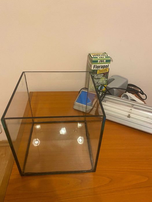acvariu 20/20/20, 8 litri, pret 250 de lei