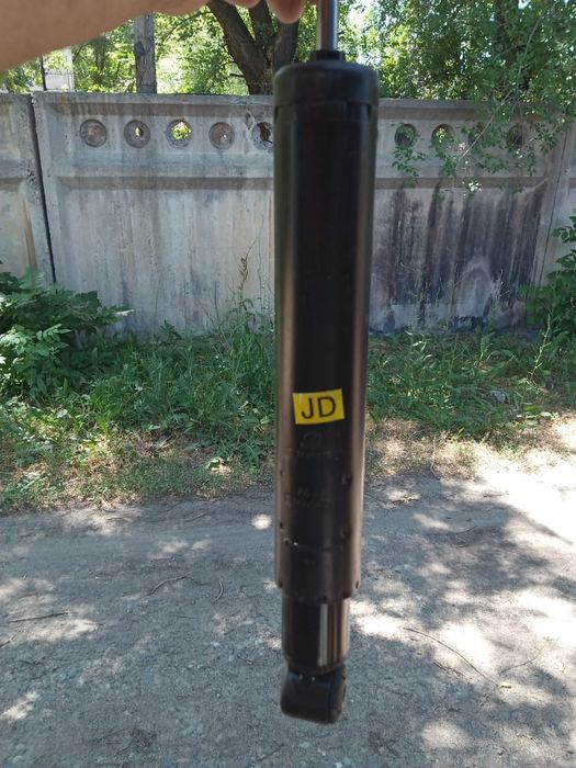 Задние амортизаторы