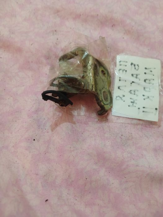 Петля багажника Тоета Марк2