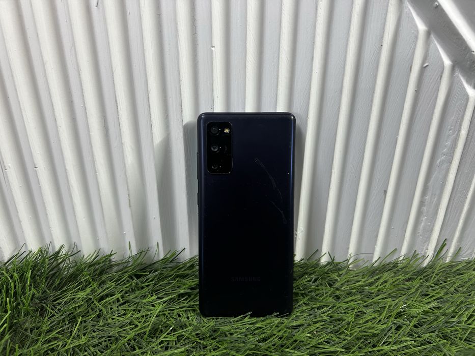 Телефон Samsung S20 FE 128 gb