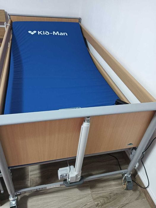 PAT NOU ELECTRIC cu SALTEA ANTIESCARA si SALTEA MEDICALA Reglabil pe Înălțime și Secțiuni cu Telecomandă, Germania, 3500 lei Tel 0745 34 35 35