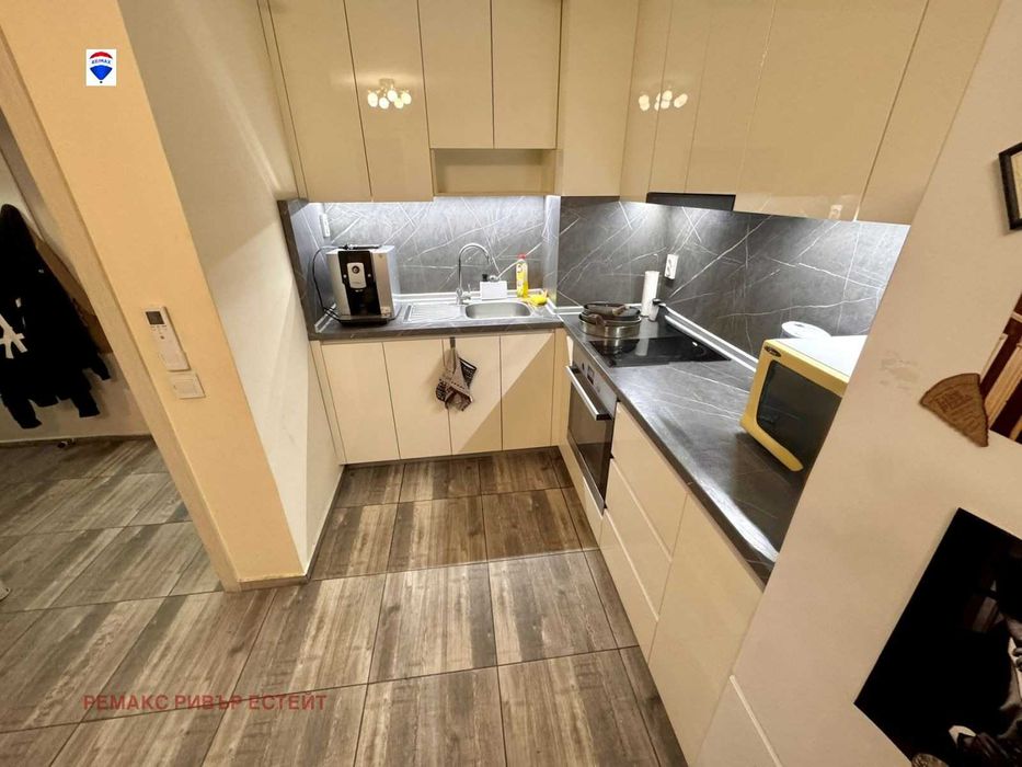 Двустаен апартамент в кв. Родина 1