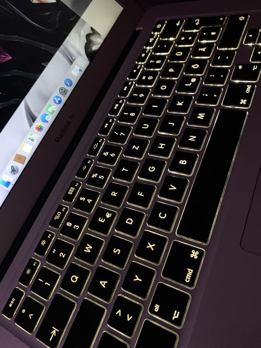 Vand sau schimb laptop apple