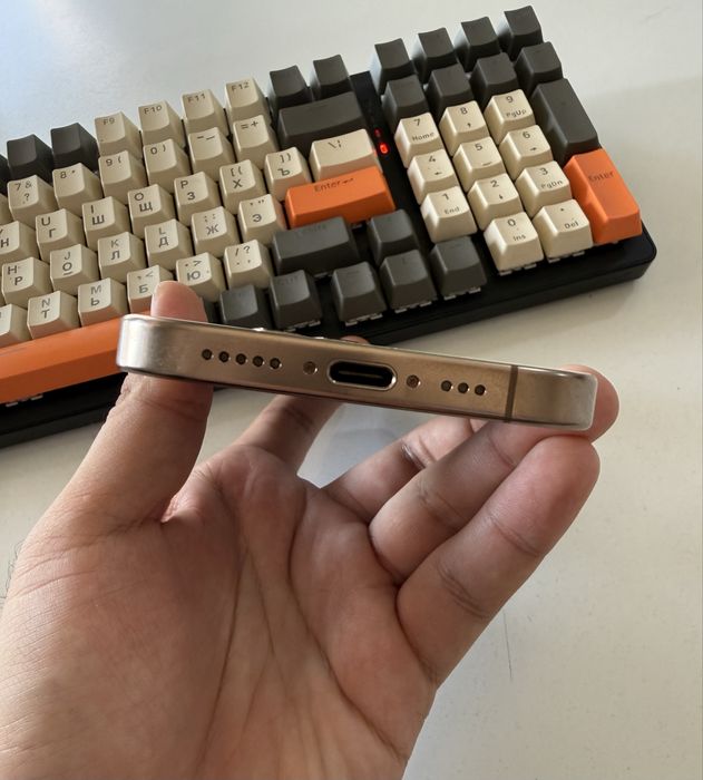 iPhone 16 Pro Gold 128GB