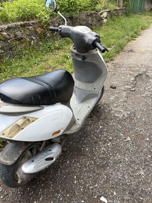 Скутер piaggio zip