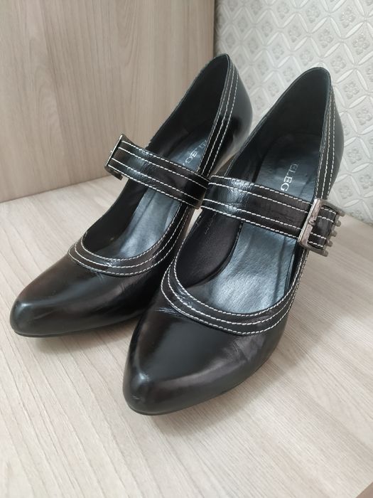 Продаются женские туфли