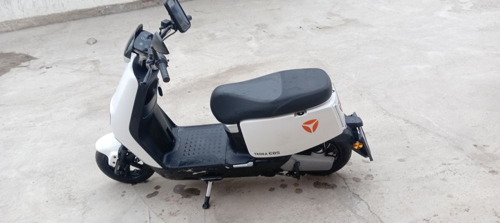 Скутер Yadea e8s скутер.