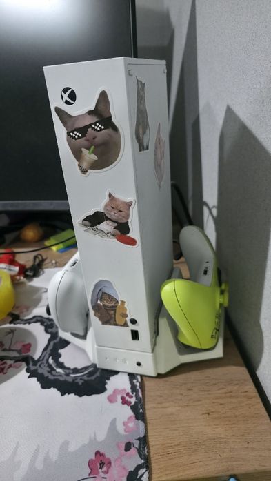 Продам Xbox Series S