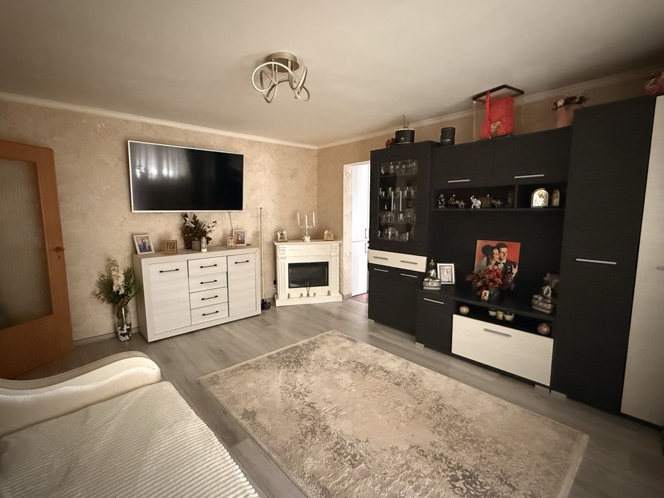 Vând apartament 2 camere,tip R.