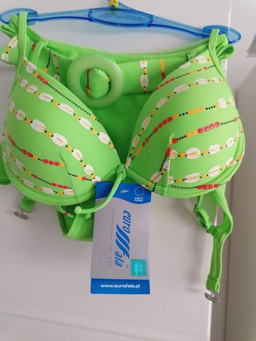 Costume de baie noi cu eticheta