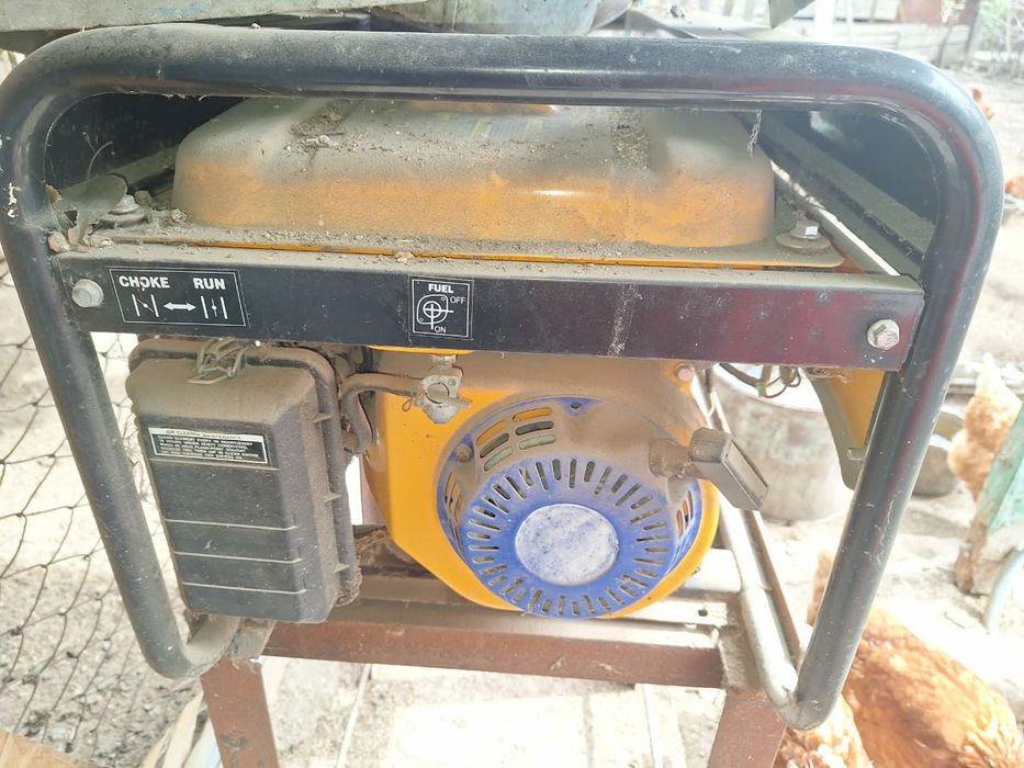 Продам бензиновый генератор электростанцию