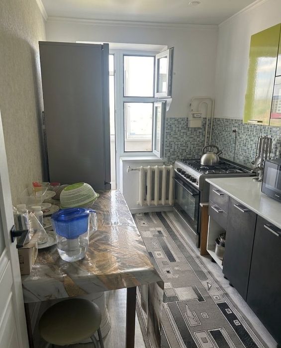 Самал 49 үйден 3 бөлмелі пәтер сатылады.