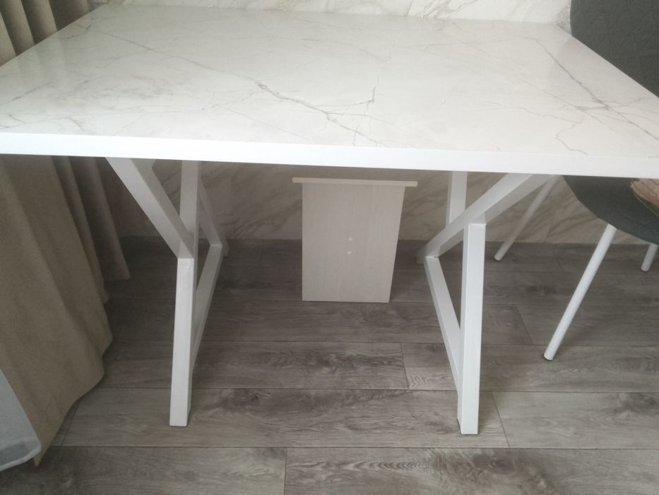 Продам комплект стол с креслами