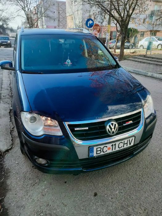 Vând Volkswagen Touran
