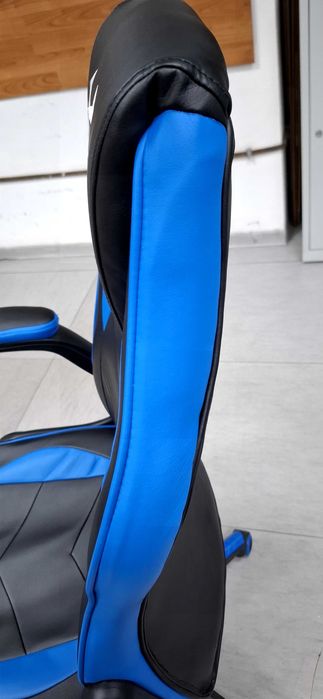 Vând scaun gaming in stare foarte bună folosit foarte putin