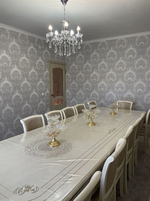 Стол для гостинной