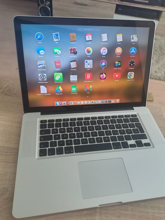 MacBook pro 15 i7 cu 6 gb ram